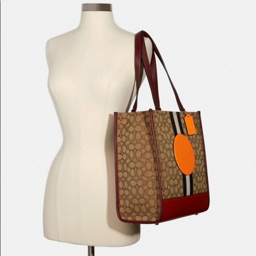 NWT💃Coach Dempsey Tote In Signature Jacquard - Picture 11 of 13